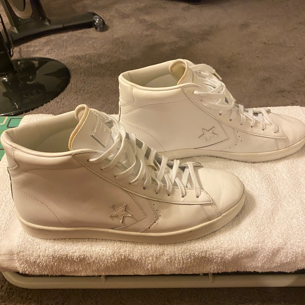 Mens All⭐️Star Converse Sneakers  Leather Mid White. Size 12 Preowned. - Picture 2 of 7